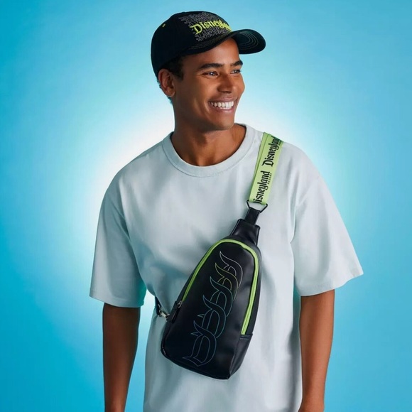 Disney cross body bag - Picture 2 of 9